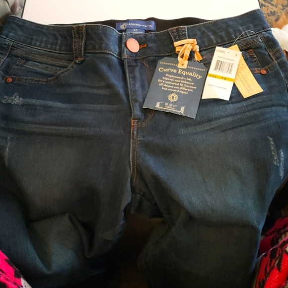 Democracy "Ab"solution® Cuffed Indigo Ankle Skimmer Jean in Indigo Size 14 - Picture 4 of 10